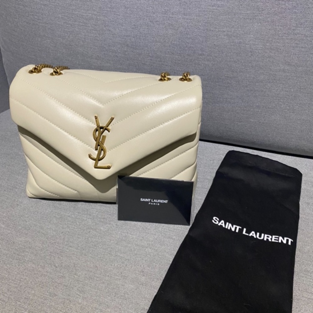 Saint Laurent Loulou small chain bag in Blanc Vintage